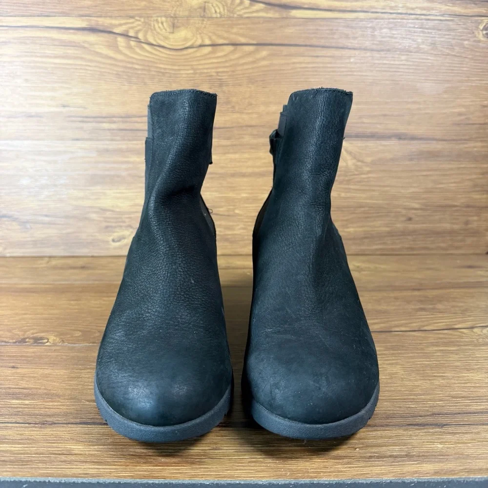 UGG “Indra” Black Leather Wedge Ankle Boots Booties Women’s Size 10 Shoes‎